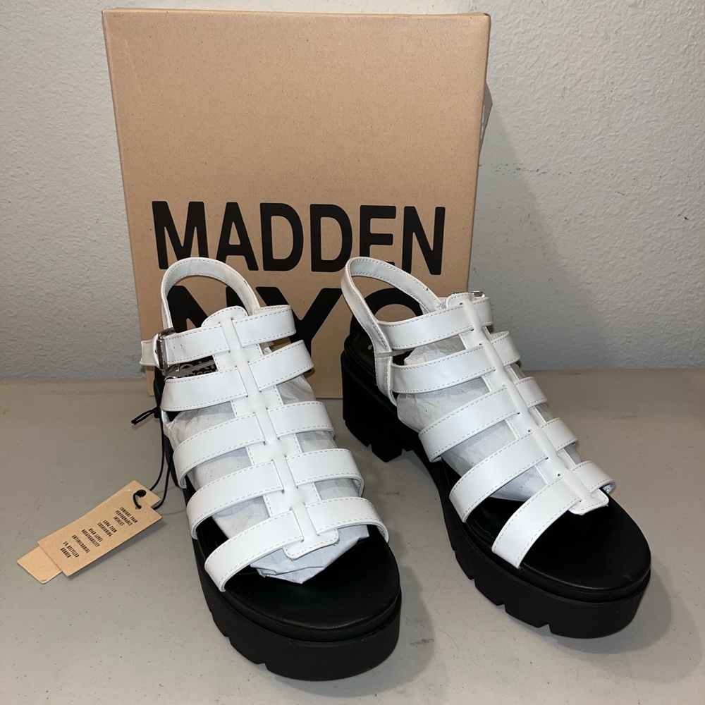 Brand new with box Madden NYC Women Chunky
Fisherman Sandals faux Leather white